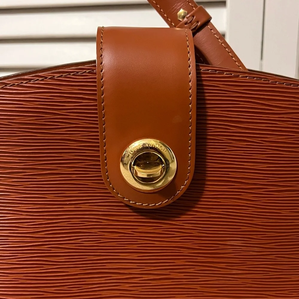 💯 Authentic Louis Vuitton Epi Cluny Leather Bag - - Picture 5 of 15